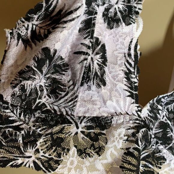 Victoria Secret PINK Black & White Lace Bralette - Picture 2 of 6